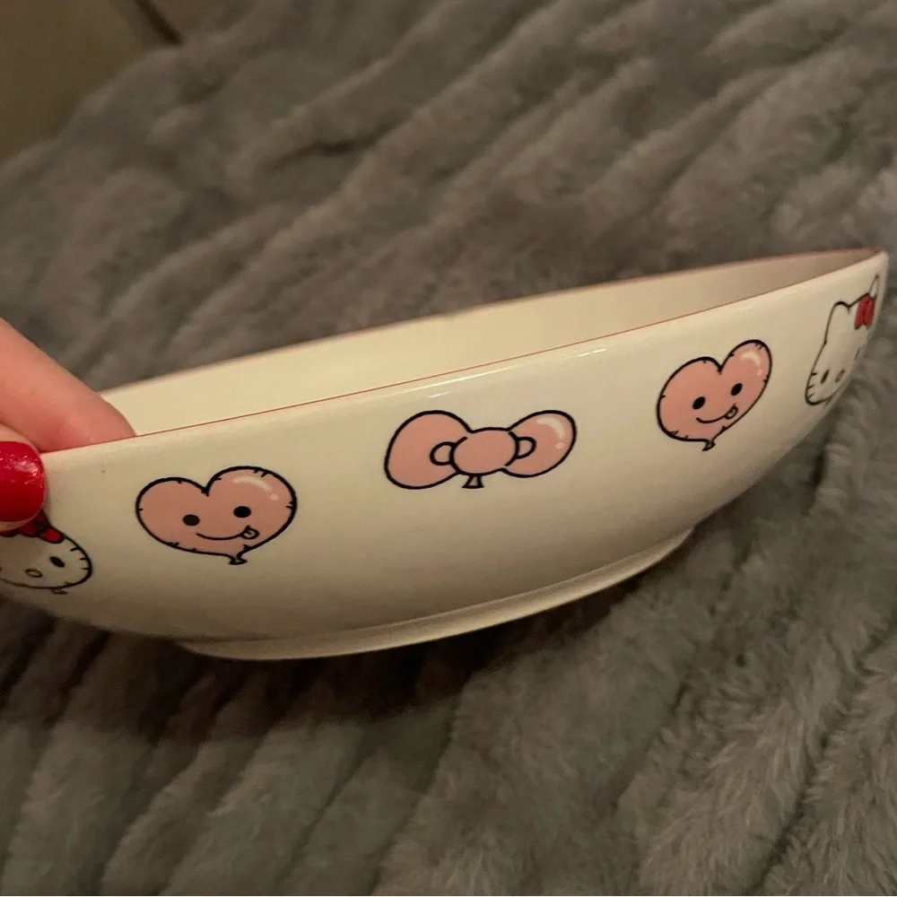 HELLO KITTY Valentine Love Heart Sanrio 🩷❤️ Ceramic Salad Bowl NEW